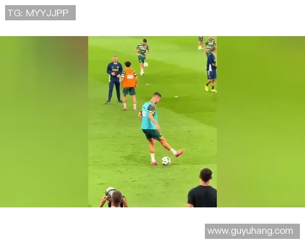 足球明星C罗幕后花絮揭秘球场之外的他展现真实魅力与生活点滴